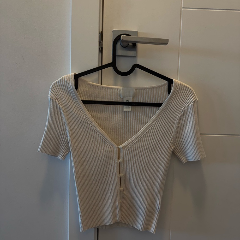 H&M Cream Ribbed V-Neck Crop Top